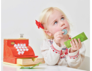 Le Toy Van Dřevěná pokladna s penězi červená