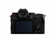 Panasonic LUMIX S5D + Lumix S 18-40mm f/