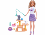 Panenka s kočkami a kočičím stromem