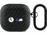 BMW Kryt BMA4WMPUCA2 AirPods 4 černý/černý karbonový s dvojitým kovovým logem