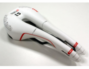 Selle Italia Sedlo SELLE ITALIA NOVUS SUPERFLOW ENDURANCE MANGANESE (shoda - S3) manganová trubice 7, bílá, testovací sada SIT-0000000000153 (NOVINKA)