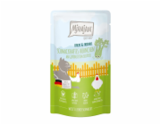MjAMjAM mokré krmivo pro kočky stlačitelné kapsičky Chicks & Friends kuře a celer 125g