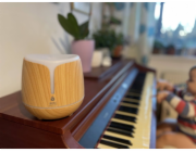 Aroma difuzér s bluetooth reproduktorem a osvětlením Airbi SONIC - světlé dřevo